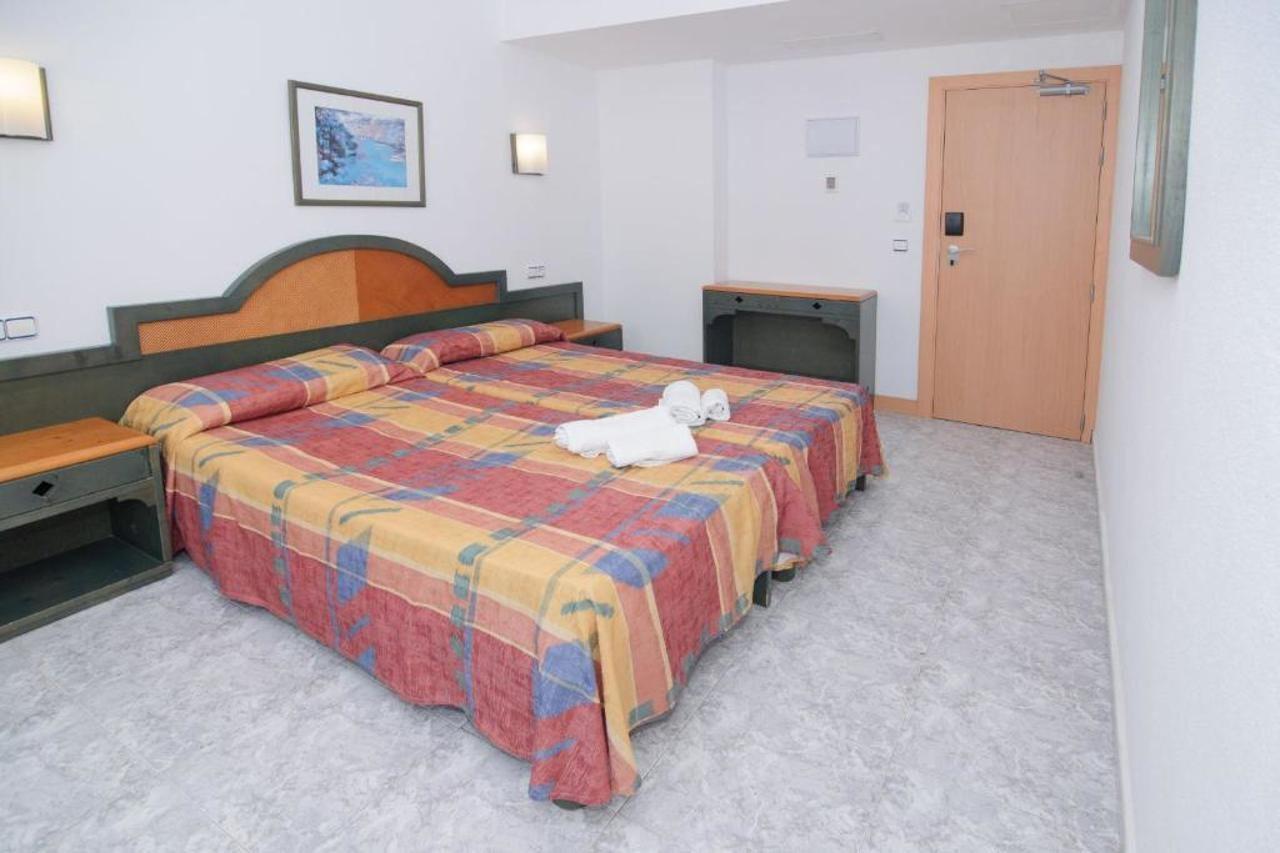 Hostal Rosalia Sant Antoni de Portmany Dış mekan fotoğraf
