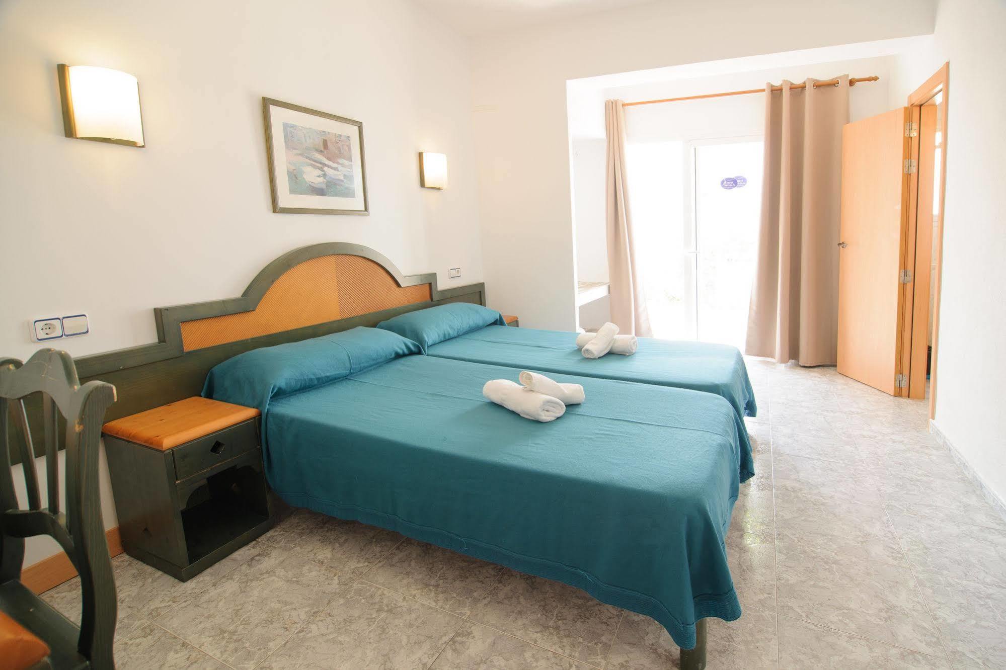 Hostal Rosalia Sant Antoni de Portmany Dış mekan fotoğraf