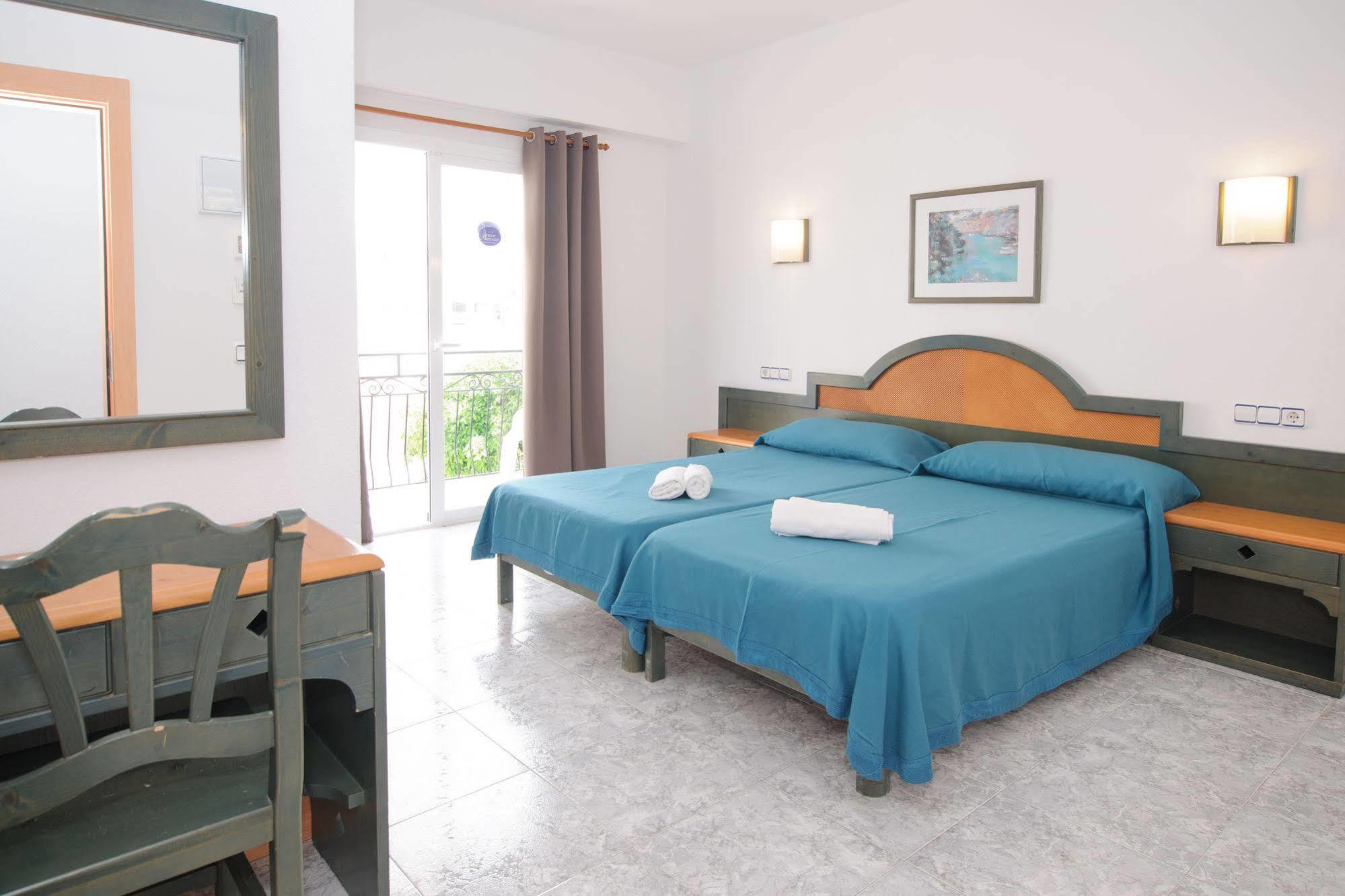 Hostal Rosalia Sant Antoni de Portmany Dış mekan fotoğraf