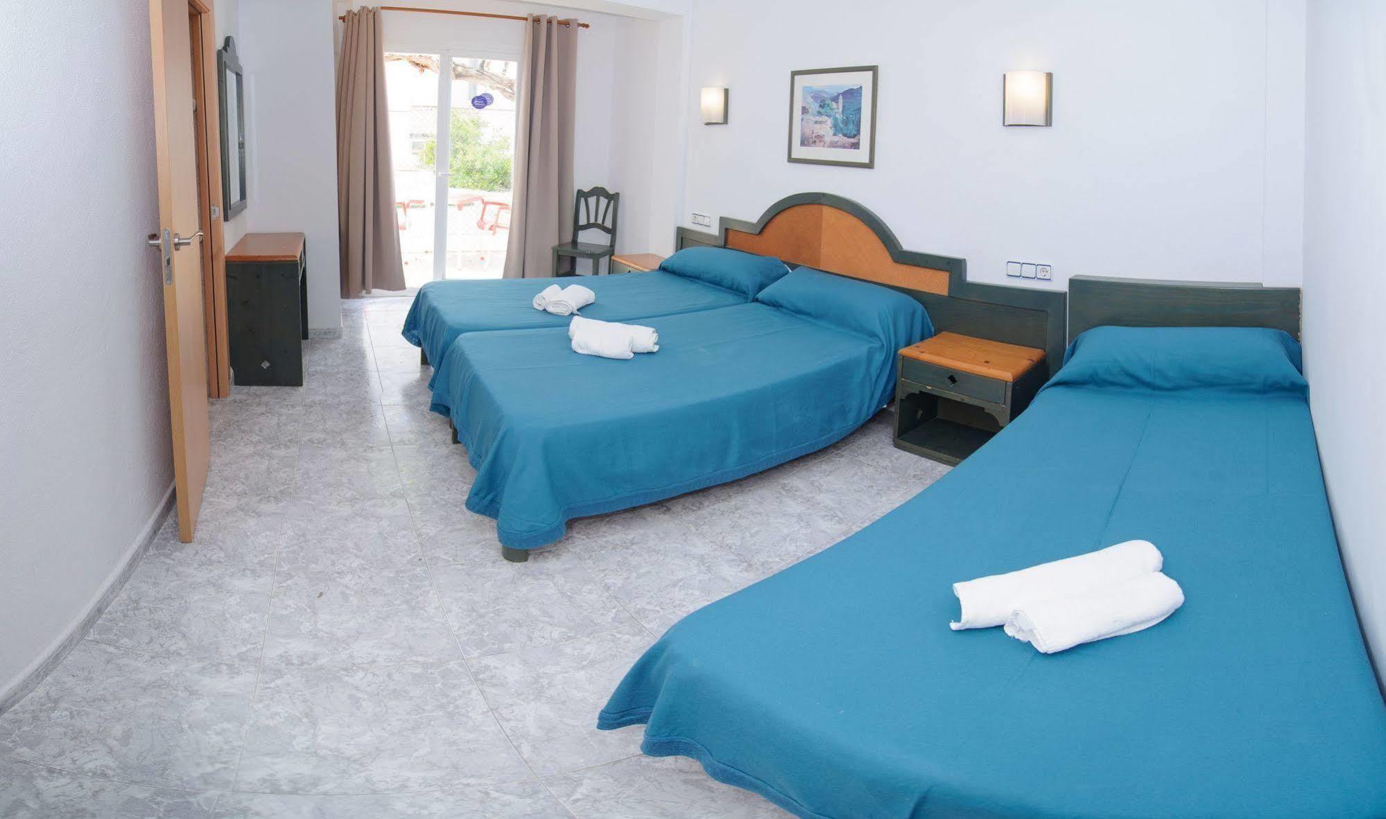 Hostal Rosalia Sant Antoni de Portmany Dış mekan fotoğraf