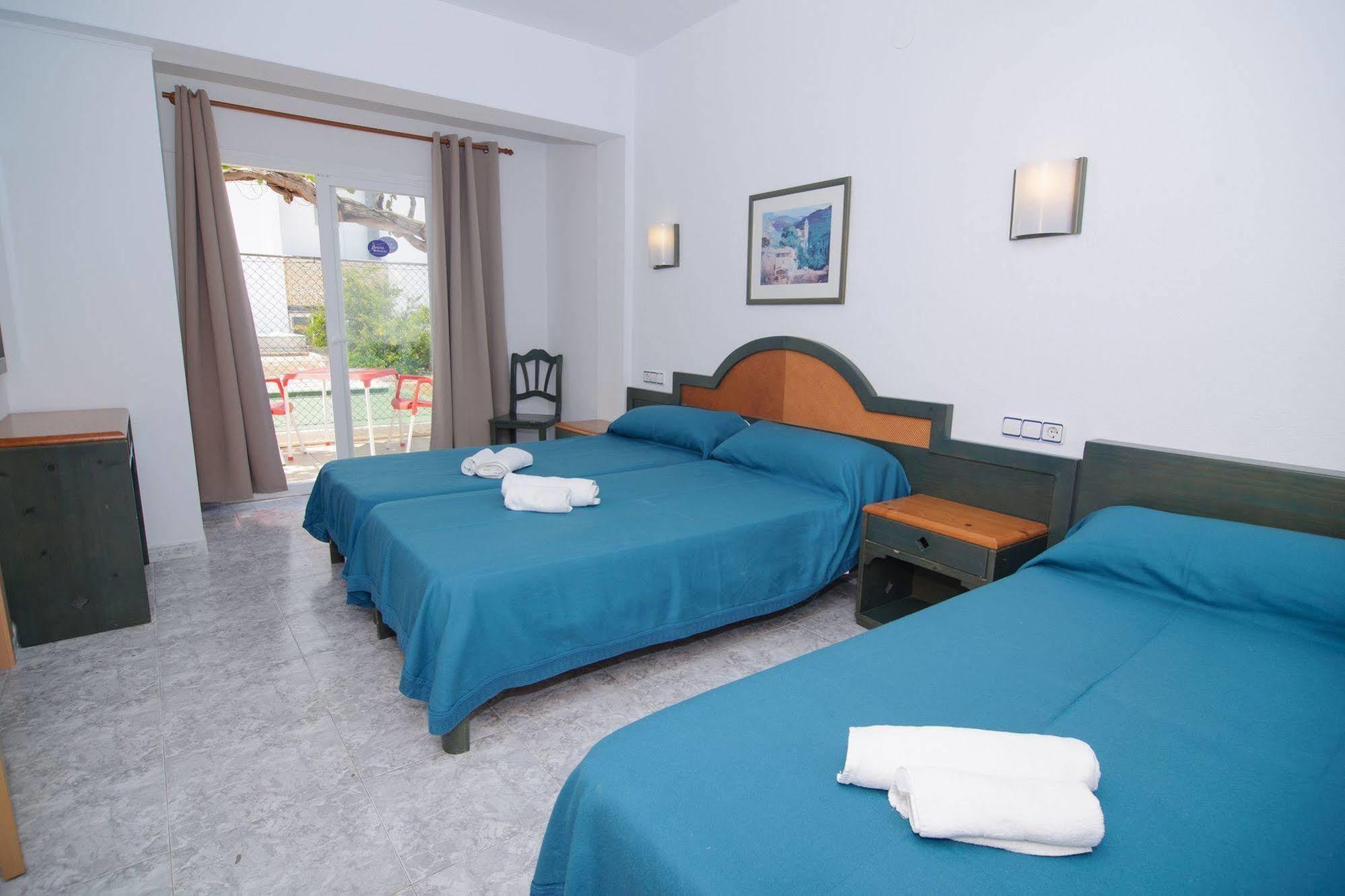 Hostal Rosalia Sant Antoni de Portmany Dış mekan fotoğraf