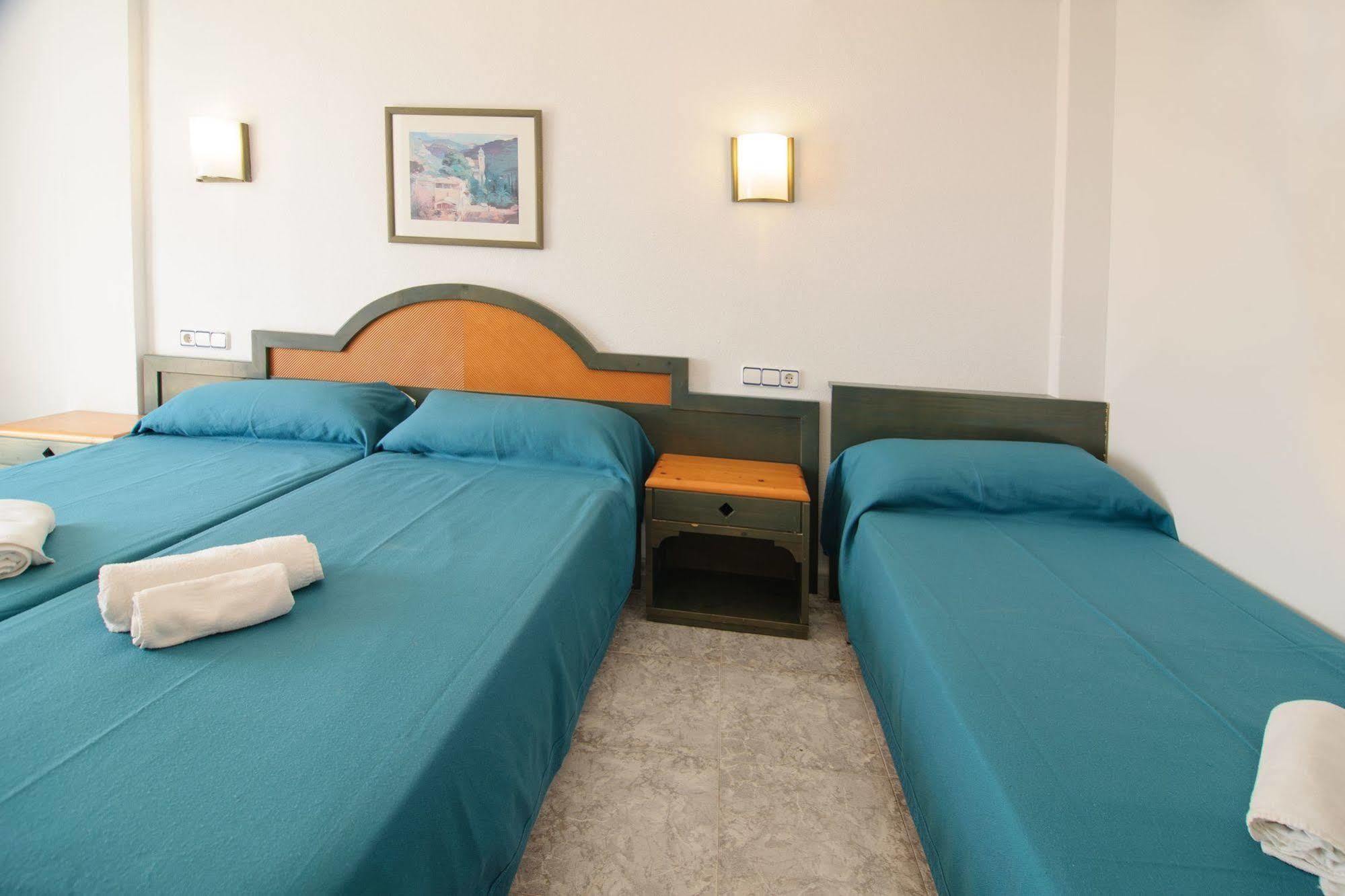 Hostal Rosalia Sant Antoni de Portmany Dış mekan fotoğraf